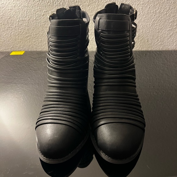 Torrid Bootie Size 10W - Picture 2 of 5